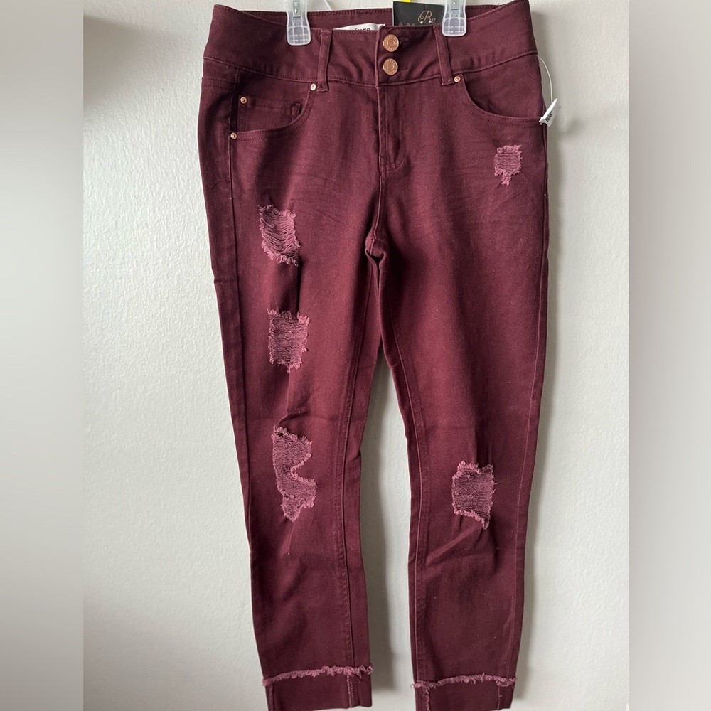 Women's Refuge Size 4 Burgundy Crop Jeans